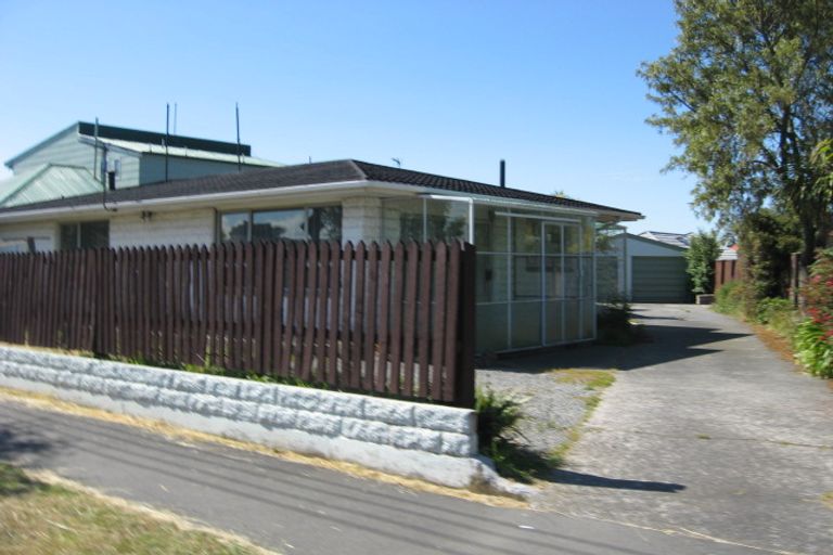 Photo of property in 1/252 Lake Terrace Road, Shirley, Christchurch, 8061