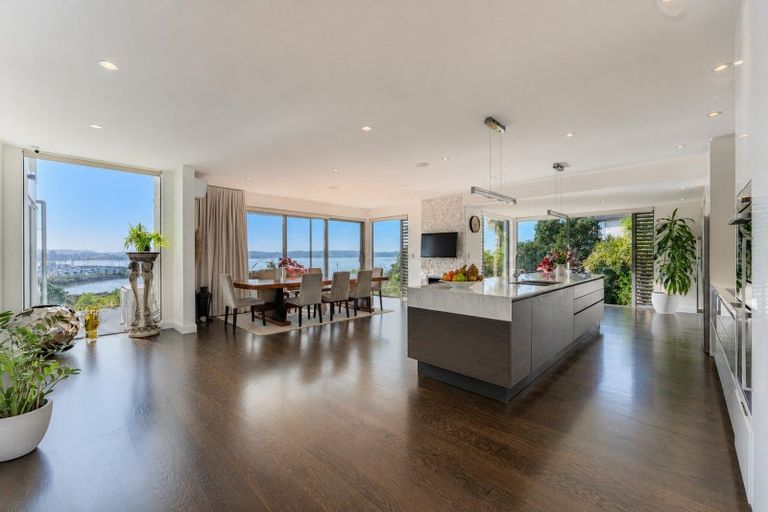 Photo of property in 28 Mansion Court, West Harbour, Auckland, 0618