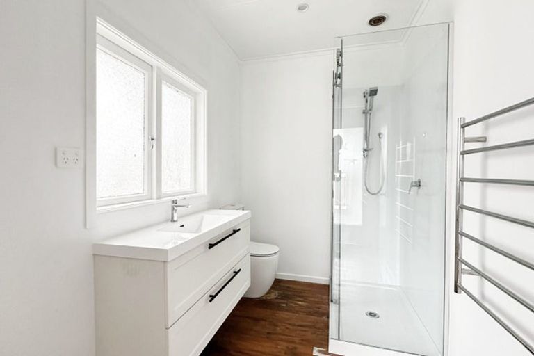 Photo of property in 1/17 Lyons Avenue, Murrays Bay, Auckland, 0630