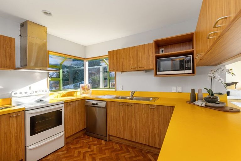 Photo of property in 117a Wynyard Crescent, Fernhill, Queenstown, 9300