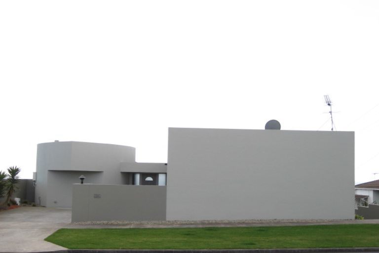 Photo of property in 25 Hamblyn Street, Strandon, New Plymouth, 4312