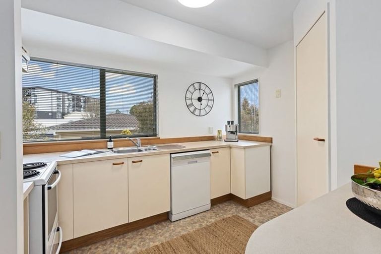 Photo of property in 1/12 Sunnyfield Crescent, Glenfield, Auckland, 0629