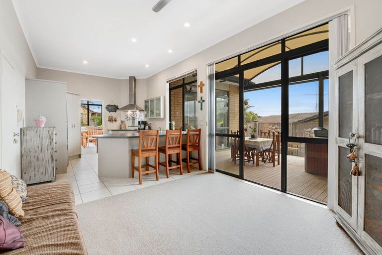 Photo of property in 4 Kingtide Place, Red Beach, 0932