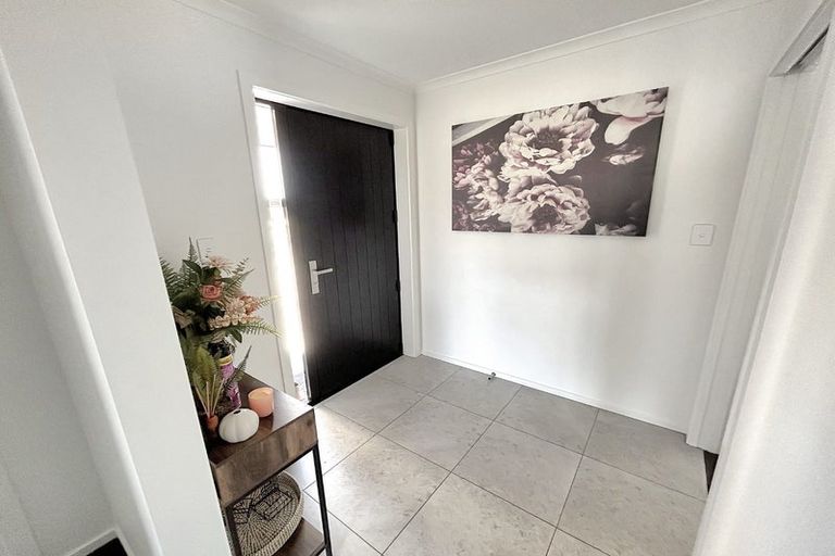 Photo of property in 26 Sardinia Grove, Fitzherbert, Palmerston North, 4410
