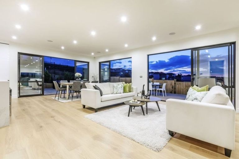 Photo of property in 42 Fernhill Way, Oteha, Auckland, 0632