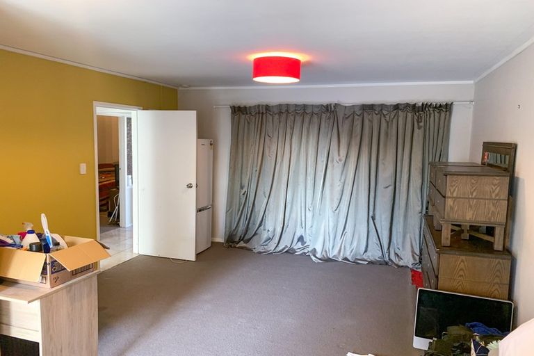 Photo of property in 2/4 Coronation Road, Glenfield, Auckland, 0627