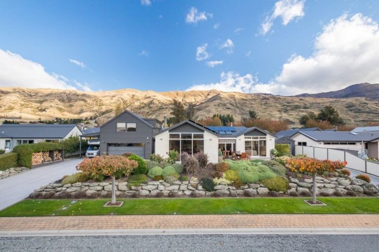 Photo of property in 22 Old Station Avenue, Wanaka, 9305