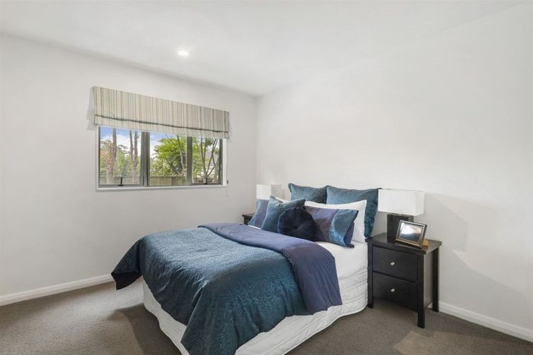 Photo of property in 27 Aorangi Place, Birkenhead, Auckland, 0626