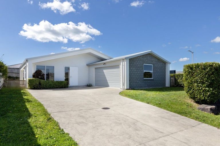 Photo of property in 2 Tuaia Street, Pyes Pa, Tauranga, 3112