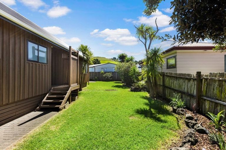 Photo of property in 45 Darren Crescent, Half Moon Bay, Auckland, 2012