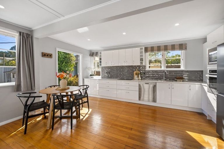 Photo of property in 32 Palmerston Road, Havelock North, 4130