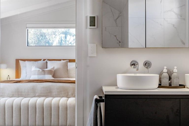 Photo of property in 2/10 Sylvan Park Avenue, Milford, Auckland, 0620