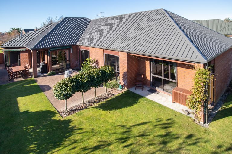 Photo of property in 22 Berkshire Drive, Avonhead, Christchurch, 8042