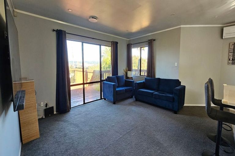 Photo of property in 30 Miriam Corban Heights, Henderson, Auckland, 0612