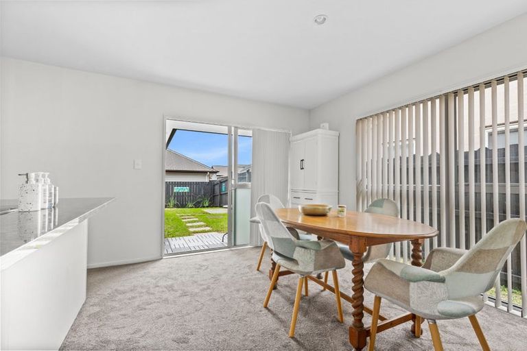 Photo of property in 106 Popokatea Drive, Takanini, 2112