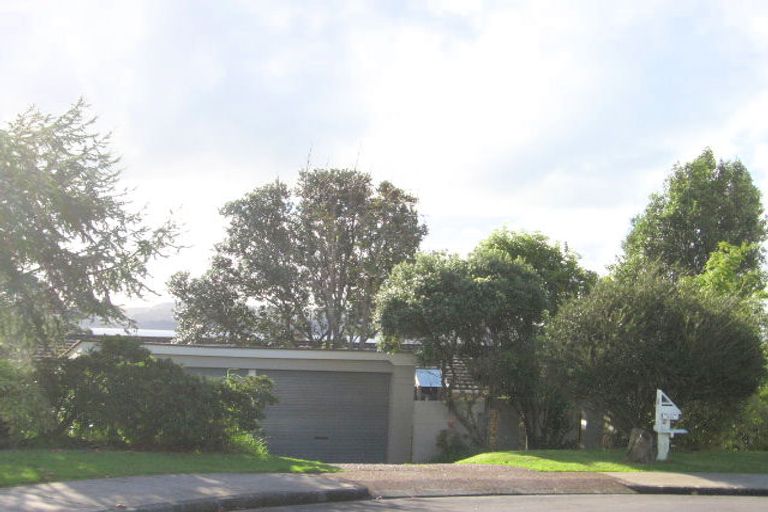 Photo of property in 8 Elgin Place, Red Beach, 0932