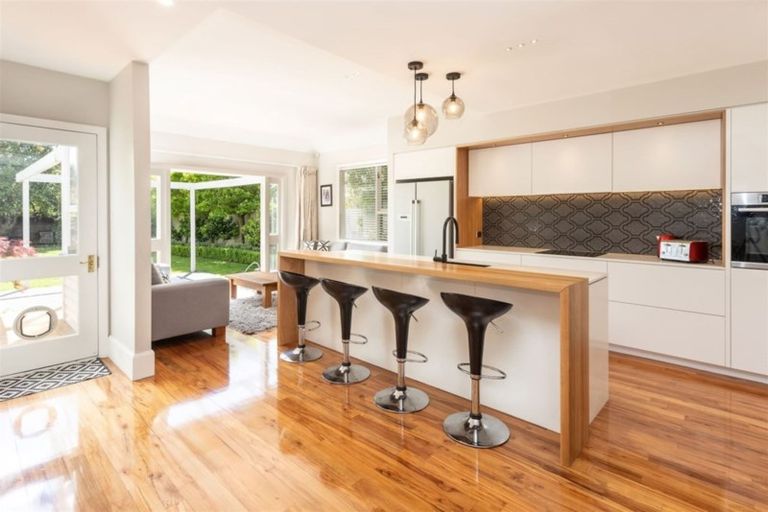 Photo of property in 16 Elmwood Road, Strowan, Christchurch, 8052