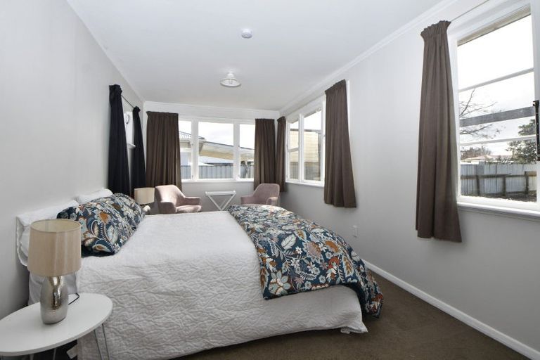 Photo of property in 2 Philip Street, Carterton, 5713