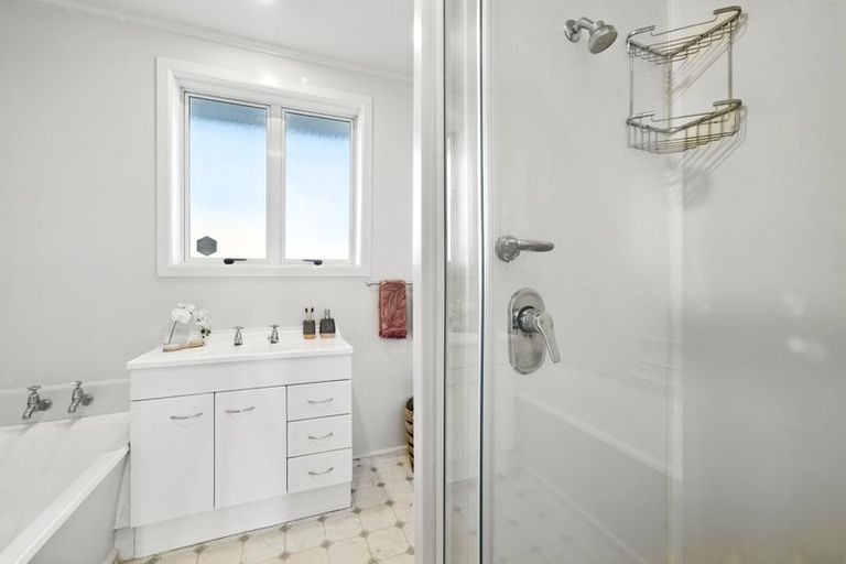 Photo of property in 1 Glenavon Place, Ilam, Christchurch, 8041