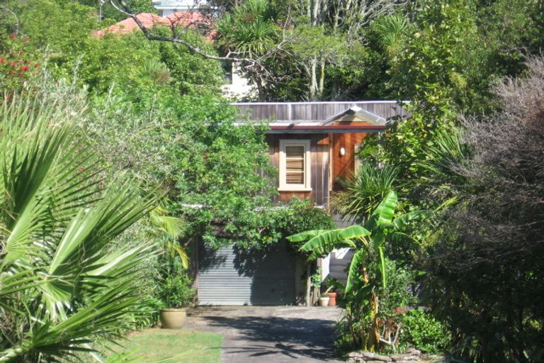 Photo of property in 34 Sandown Road, Rothesay Bay, Auckland, 0630
