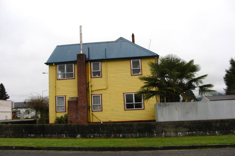 Photo of property in 82-84 Broadway, Reefton, 7830