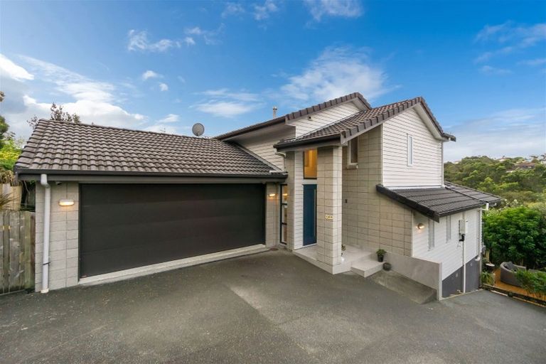 Photo of property in 12 Ilam Lane, Fairview Heights, Auckland, 0632