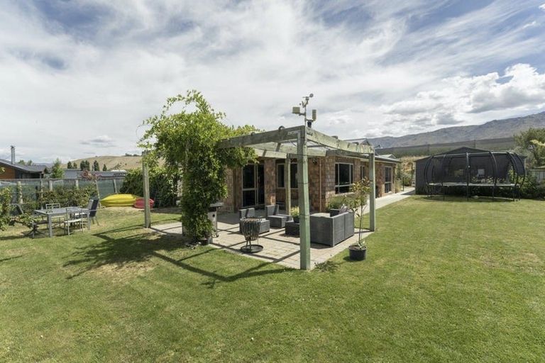 Photo of property in 10 Missy Crescent, Mount Pisa, Cromwell, 9383