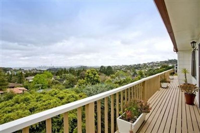Photo of property in 44 Balmain Road, Chatswood, Auckland, 0626