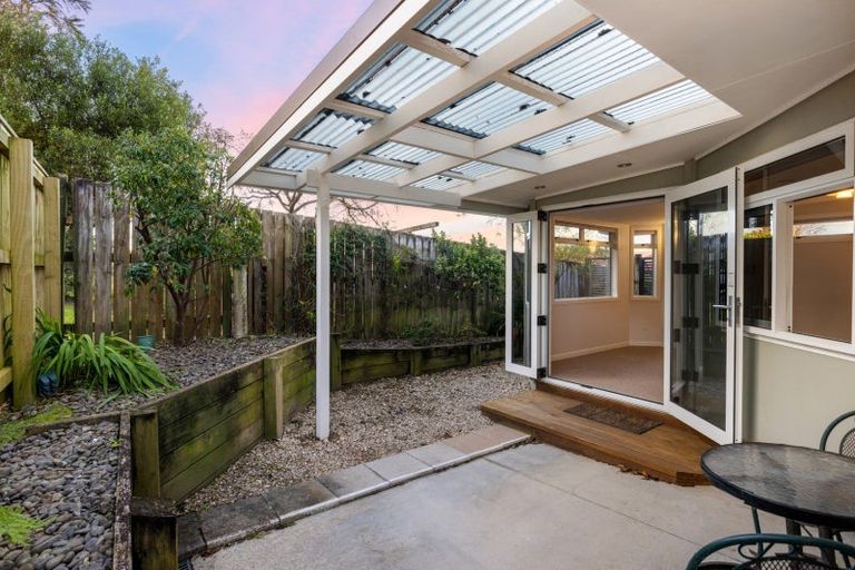 Photo of property in 22 Queen Road, Bellevue, Tauranga, 3110