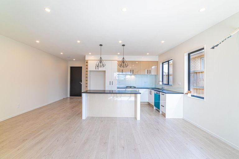 Photo of property in 18 Parton Road, Pukekohe, 2120