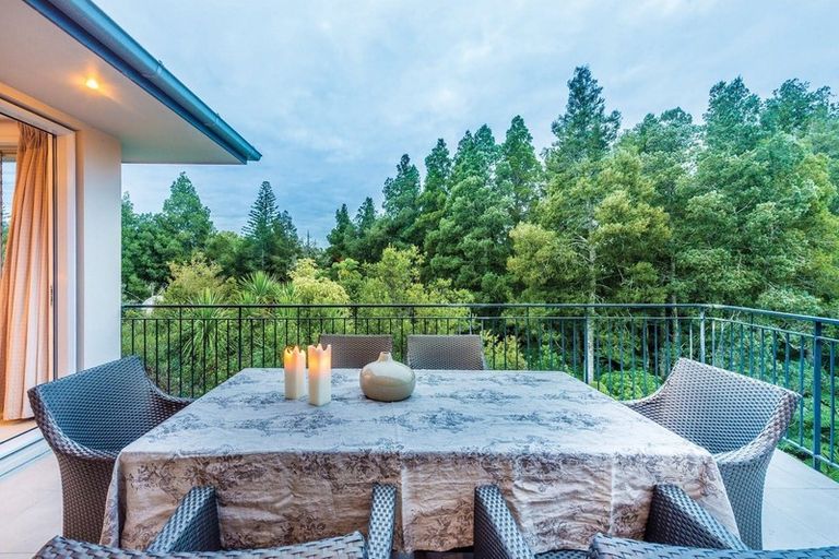 Photo of property in 9 Kahikatea Close, Campbells Bay, Auckland, 0630