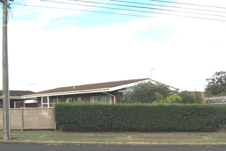 Photo of property in 1/957b Beach Road, Torbay, Auckland, 0630