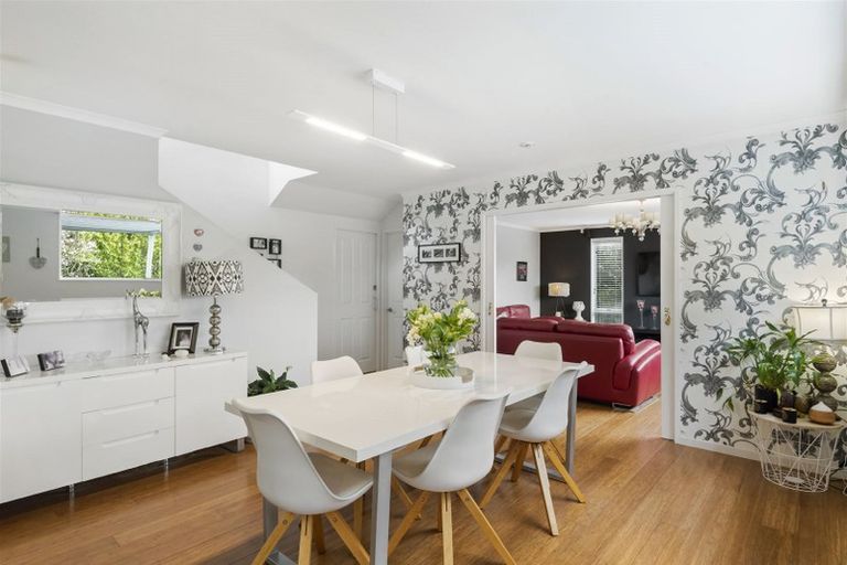 Photo of property in 12 Ilam Lane, Fairview Heights, Auckland, 0632