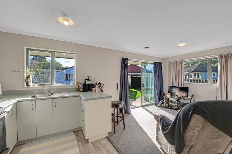 Photo of property in 29 Oxford Street, Picton, 7220