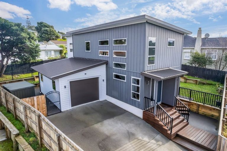 Photo of property in 122a Main Road, Titahi Bay, Porirua, 5022