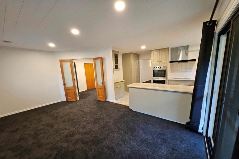 Photo of property in 2/5 Seacliffe Avenue, Belmont, Auckland, 0622