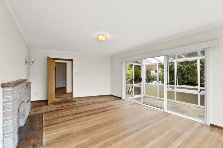 Photo of property in 1/5 Tirimoana Road, Te Atatu South, Auckland, 0602