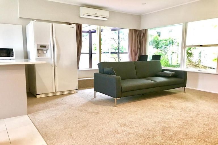 Photo of property in 2/5 Keldale Place, Forrest Hill, Auckland, 0620