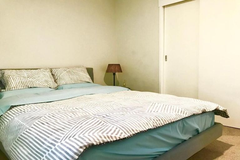 Photo of property in 2/5 Keldale Place, Forrest Hill, Auckland, 0620