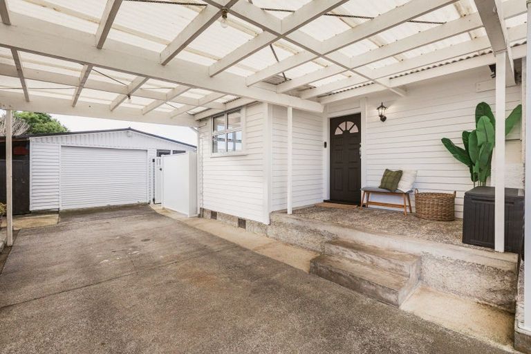 Photo of property in 19 Frickleton Street, Taradale, Napier, 4112