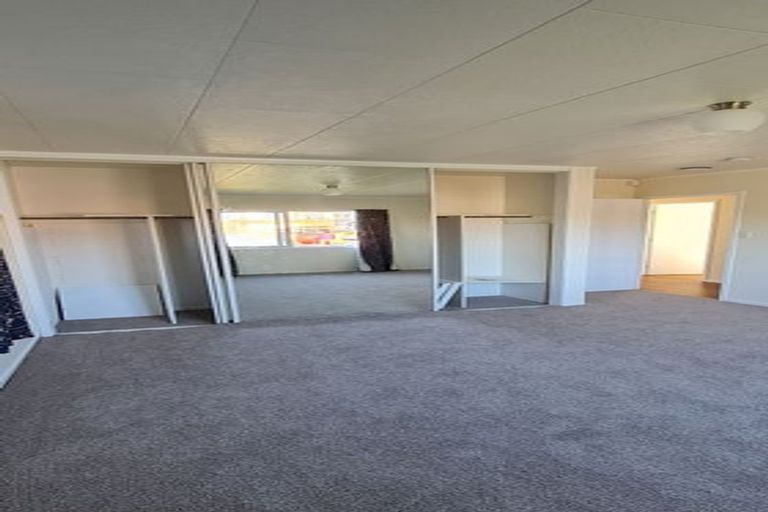 Photo of property in 28 Cabello Place, Unsworth Heights, Auckland, 0632