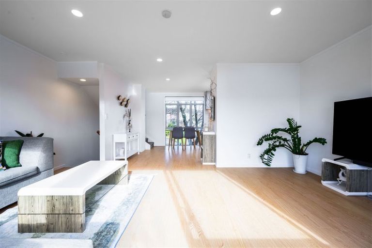 Photo of property in 3/15 Andersons Road, Oteha, Auckland, 0632