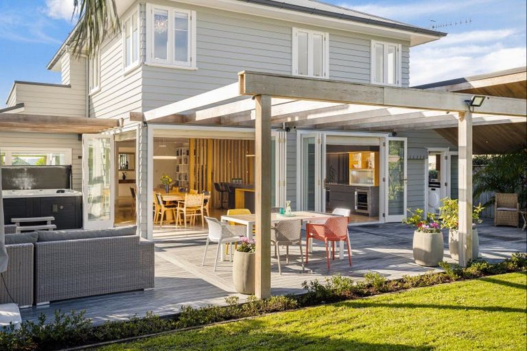 Photo of property in 31 Seacliffe Avenue, Belmont, Auckland, 0622