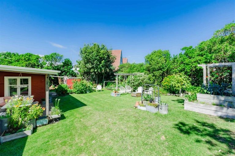 Photo of property in 42 Field Way, Waikanae Beach, Waikanae, 5036