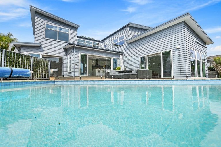 Photo of property in 17a Churchouse Road, Greenhithe, Auckland, 0632