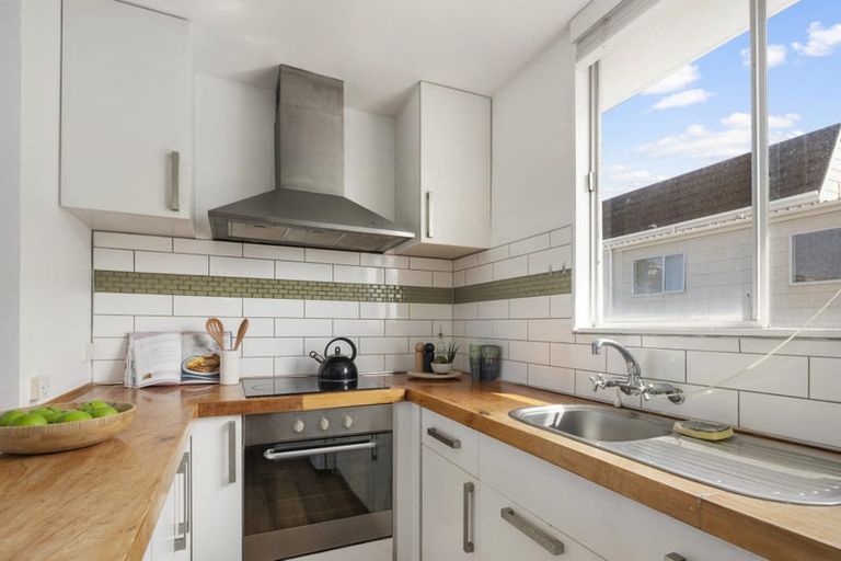 Photo of property in 12/76 Freyberg Street, Lyall Bay, Wellington, 6022