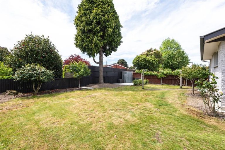 Photo of property in 28 Harrowdale Drive, Avonhead, Christchurch, 8042