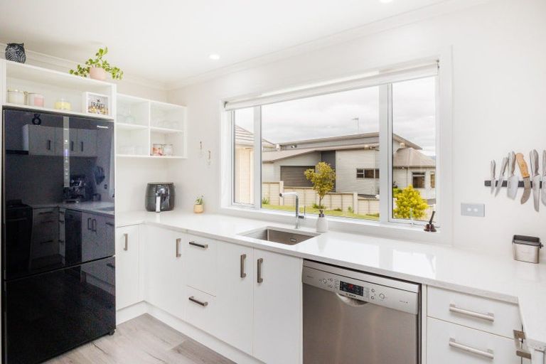 Photo of property in 3 Tennyson Avenue, Kelvin Grove, Palmerston North, 4414