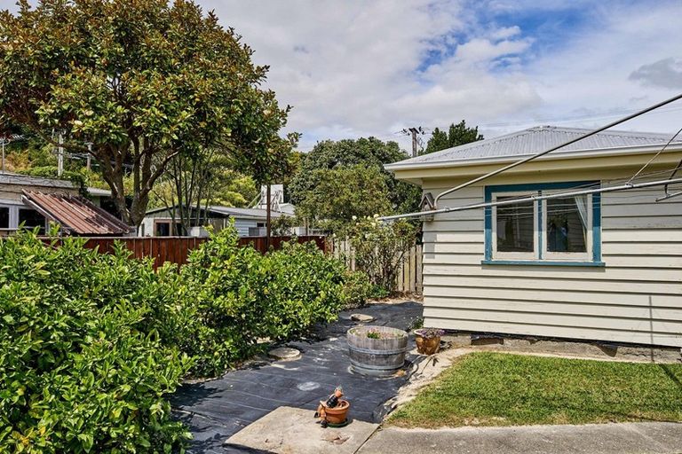 Photo of property in 58 Airlie Road, Plimmerton, Porirua, 5026