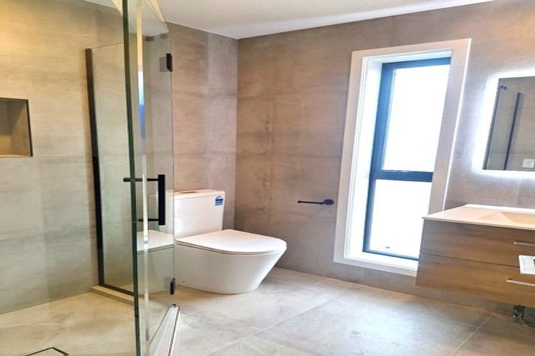 Photo of property in 1/6 Victoria Street, Ebdentown, Upper Hutt, 5018